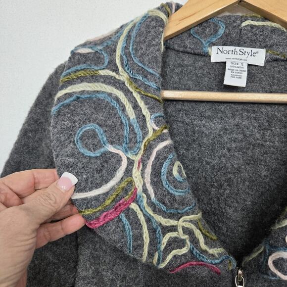 North Style 100% Wool Jacket Sz S Gray Embroidered Full Zip Front - Picture 3 of 14